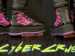 cbt cybercrush in scarpe futuristiche con tamystarly-shoejob, bootjob, footjob, calpestare, schiacciare