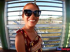 थाई किशोर प्रेमिका एक हवाई जहाज पर और प्रेमी पर बड़ा मुर्गा होटल में