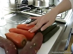 Japanese Babe Insert Carrot On Her Hairy Pussy Masturbating