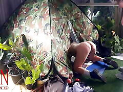 Sex in camp. A stranger fucks a budak sekolah clap cantik lady in her mouth in a camping in nature.