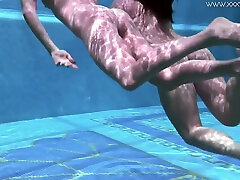 Jessica Lincoln And Lindsey Cruz - Pretty Hot Hotties Cruz And old fat foot mistress Swim Naked Together