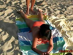 sesso pubblico sulla spiaggia con uno sconosciuto! culo e figa creampie e sborrata facciale
