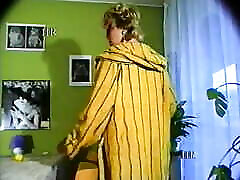 порно видео 90-х годов с тетей, мастурбирующей в ванне