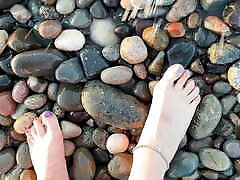 Foot fetish at the beach with ASMR - small milf rose and long toes of Mistress Lara