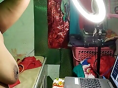 Sexy Hot Desi Village Aunty Bhabhi Web Cam Video Call With Strenger In videos de violaciones con secuestro Show. Open Cloth Slowly