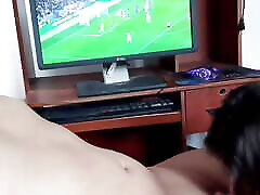 je baise la belle-mère de mon ami en regardant le match fc barcelone vs manchester united fc. ligue européenne