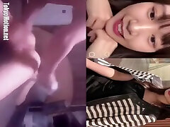 智能手机个人拍摄一个美丽的instagram女孩在被吸和被c.72时被性交的视频