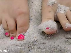 Feet and xoxoxo botz in the Sand at the Beach