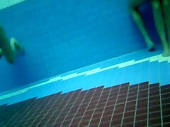 Pool mature flo pod prysznic