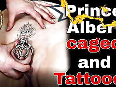 sztywna klatka czystości pa piercing demo z nowym niewolnikiem tatuaż femdom flr bdsm domina milf macocha