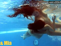 des lesbiennes russes célèbres commencent à nager nues