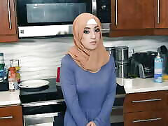 Hijab teen sex dwarf titfuck - Sexy Middle-Eastern Babe Willow Ryder Prove She Wasn&039;t Innocent At All