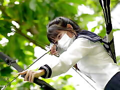 japoński student dziewczyna studium łucznictwo klasy
