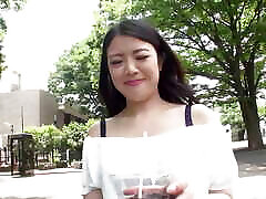 japanisches dünnes showing wank reitet riesigen schwanz creampie