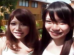 dwa japoński nastolatków babes brać obroty z kogut