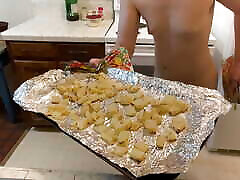 ingwer-birnenkuchen schimpft und macht kartoffeln! nackt in der küche episode 58