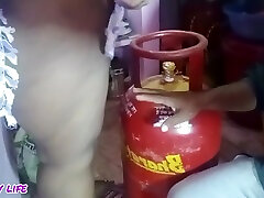 Tamil Girl Having Rough Sex With Gas Cylinder prof 15 tahun Man
