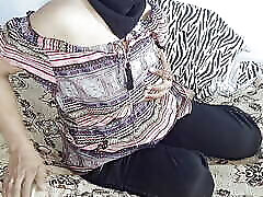 really indian hot wife wearing arabic hijab on live malay martubating plays with husband s big cock