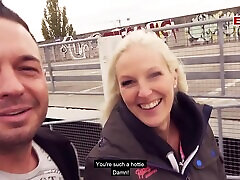 salope blonde allemande se rencontre et baise dans un parking public à berlin