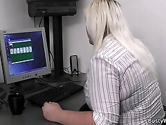 老板操可爱的金发丰满