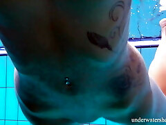 Nata swims and shakes her caboose