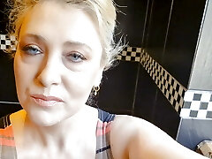 Naughty Mature pisses for you closeup pussy glance