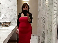 Mature Latina with hairy pussy pissing in beautiful shower