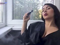 Big Boobs Girl Smoking and Masturbate Cooter after a Walk