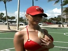 Sexy babes munch and toy pussies after playing basketball