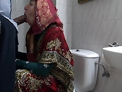A Horny Turkish Muslim Wifey Meets With A Black Immigrant In Public Toilet 5 Min