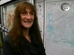 Old ugly slut pokes her swollen cootchie with big masturbator