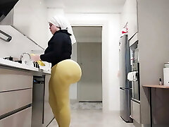 my big ass stepmom caught me watching at her bootie