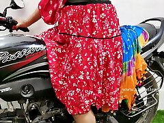 Indian girlfriend has outdoor sex with paramour &ndash; pussy fuckin' with boyfriend