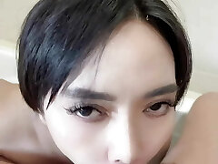 دختر مقبول اهری مکیدن نابرادری او بزرگ دیک چربی در وان حمام