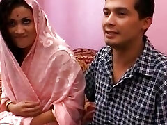 حشری, شلخته طول می کشد یک دسته از dicks در سوراخ او