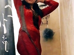 Gorgeous desi girl bathroom mms viral video