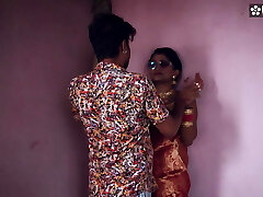 Dewar Bhabhi , Sudipa bhabhi ko dewar ne kele ke bagiche me le jakar dewar ne khub choda Chasma Daal ke ( Hindi Audio )