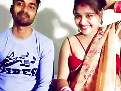 Latest Desi couples hindi chudai mms video smallish tits bhabhi