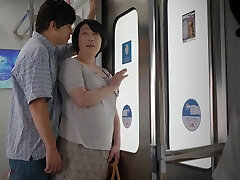 ب-گونه مرد در شرف لمس گونه من است