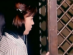 tizio in smoking scopa fighe pelose di classico bianco femmine