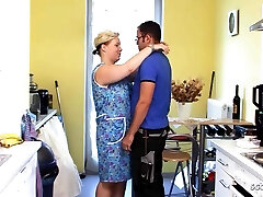 Curvy German Mature Mom seduce timid Worker to Fuck her