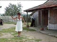piękna i pyszna ruda busty teen w winnicy