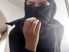 Arab Cougar Masturbates Squirting Pussy To Harsh Orgasm On Webcam While Wearing Niqab Porn Hijab XXX