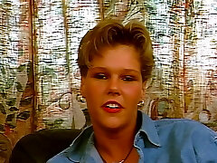 Retro Teenie will erst den Dildo dann den Schwanz