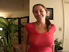 drew butterfly gibt einen fantastischen tittenjob und springt auf einen schwanz