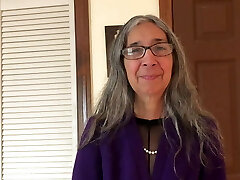 зрелая покорная мамаша получает рабский ошейник и поклоняется члену