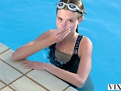 едва законный подросток скачет на огромном bwc