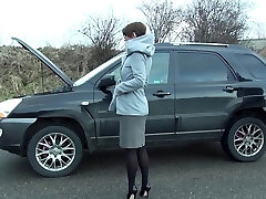 брюнетка габриэль гуччи наслаждается тем, как ее трахает мужчина