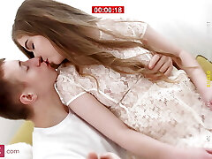 unschuldige süße creampied nach dem liebesspiel mit ihrem freund