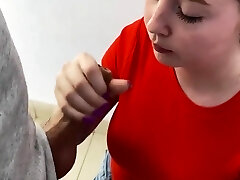 ragazza russa dà un pompino in ingresso